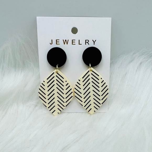 Neutral Statement Earrings Bundle - Picture 5 of 6